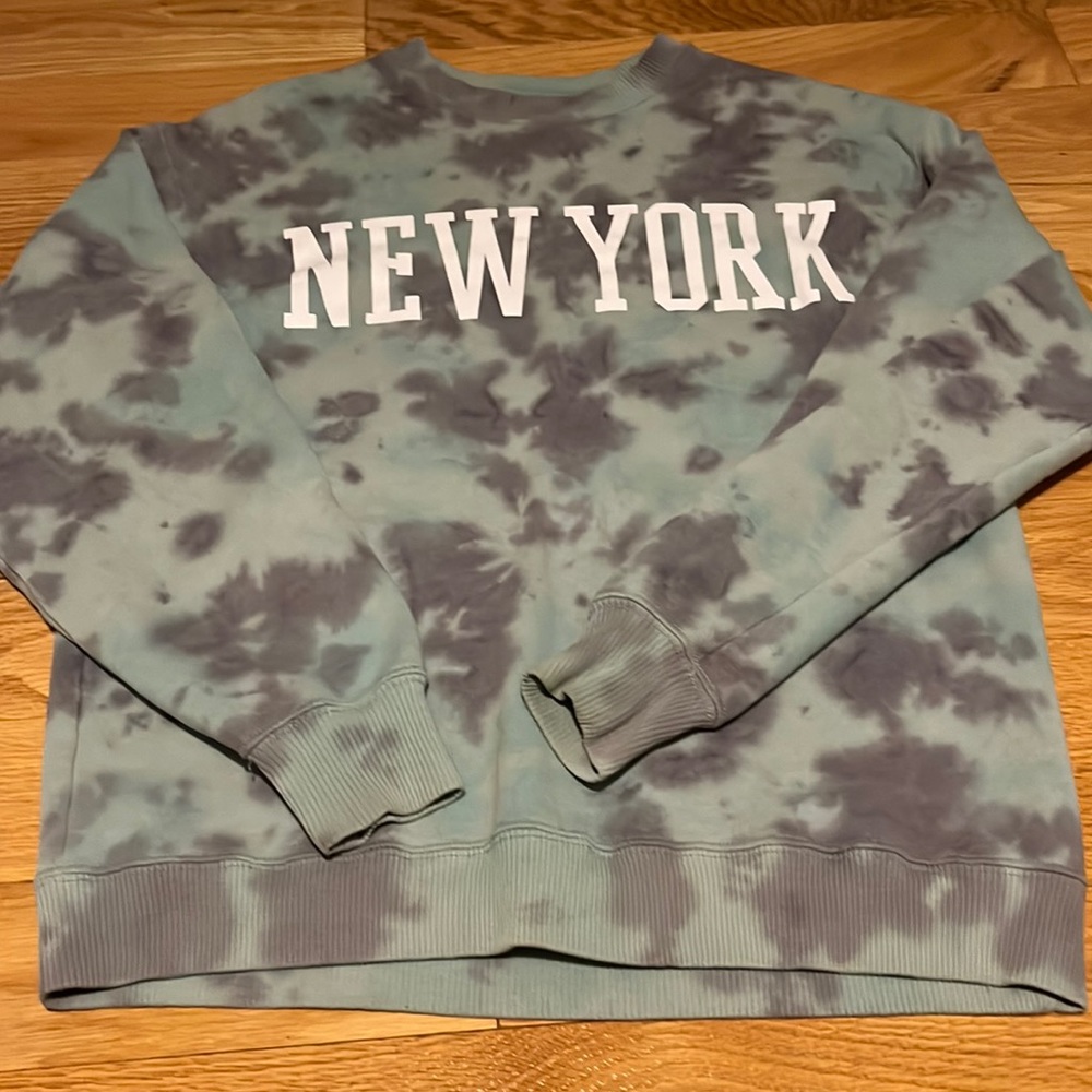 Hollister Women’s oversized “New York” Sweatshirt